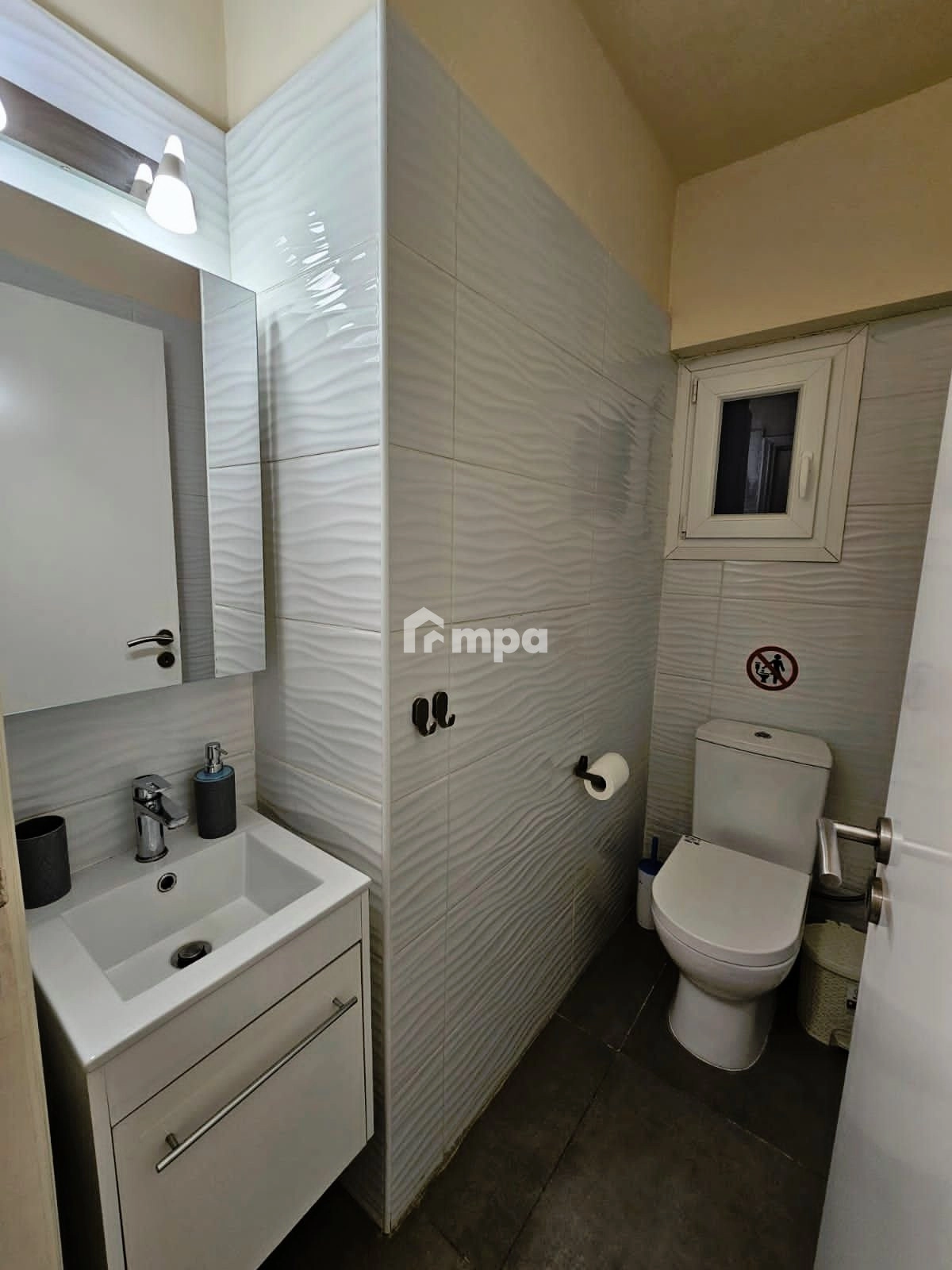 4 Bedroom Apartment for Sale in Agioi Omologites, Nicosia District