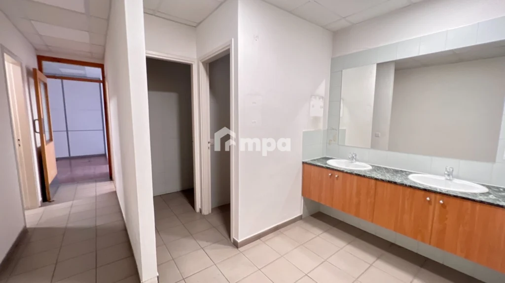 315m² Office for Rent in Aglantzia, Nicosia District