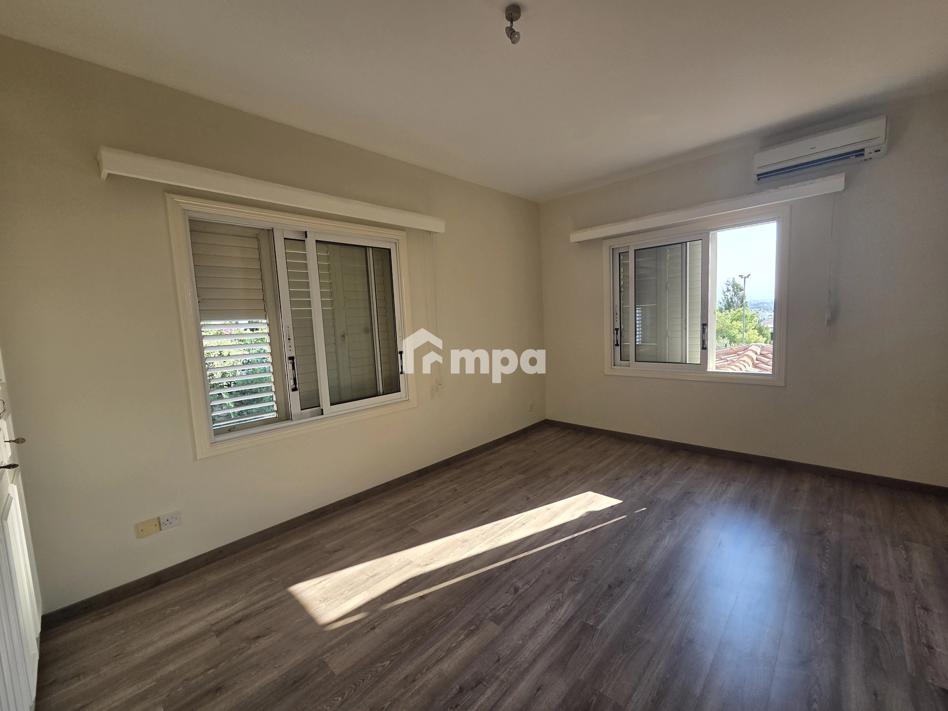 6+ Bedroom House for Sale in Latsia, Nicosia District