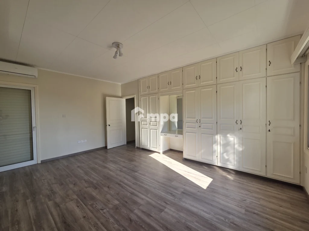 6+ Bedroom House for Sale in Latsia, Nicosia District