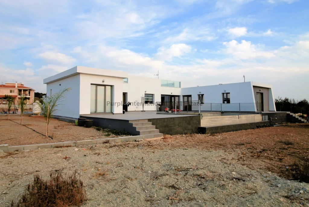 4 Bedroom House for Sale in Paphos – Emba