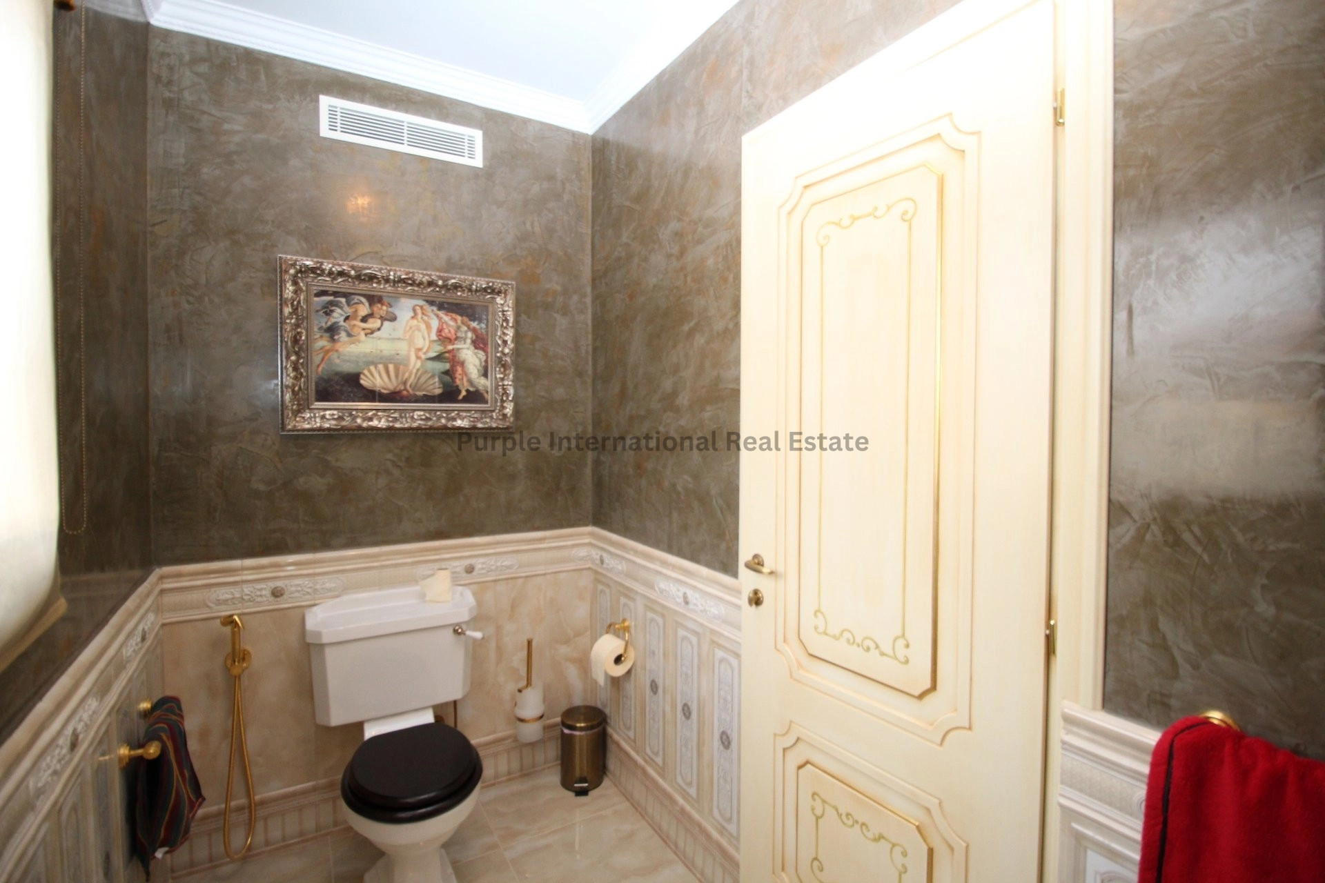 600m² House for Sale in Aphrodite Hills, Paphos District