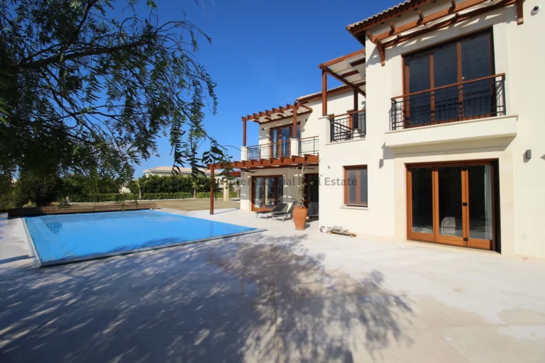 400m² House for Sale in Aphrodite Hills, Paphos District