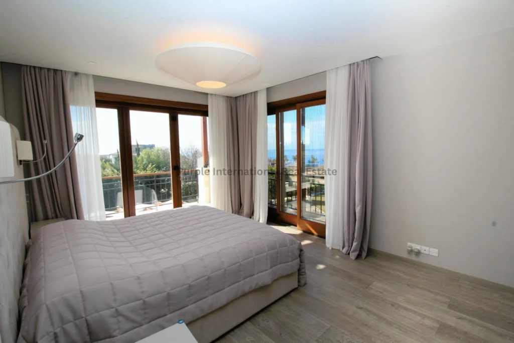 400m² House for Sale in Aphrodite Hills, Paphos District