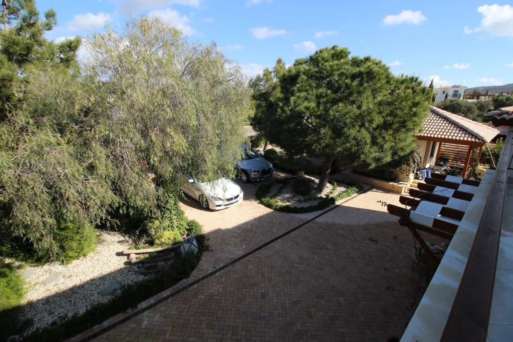 400m² House for Sale in Aphrodite Hills, Paphos District