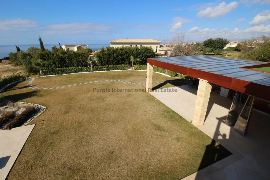 400m² House for Sale in Aphrodite Hills, Paphos District