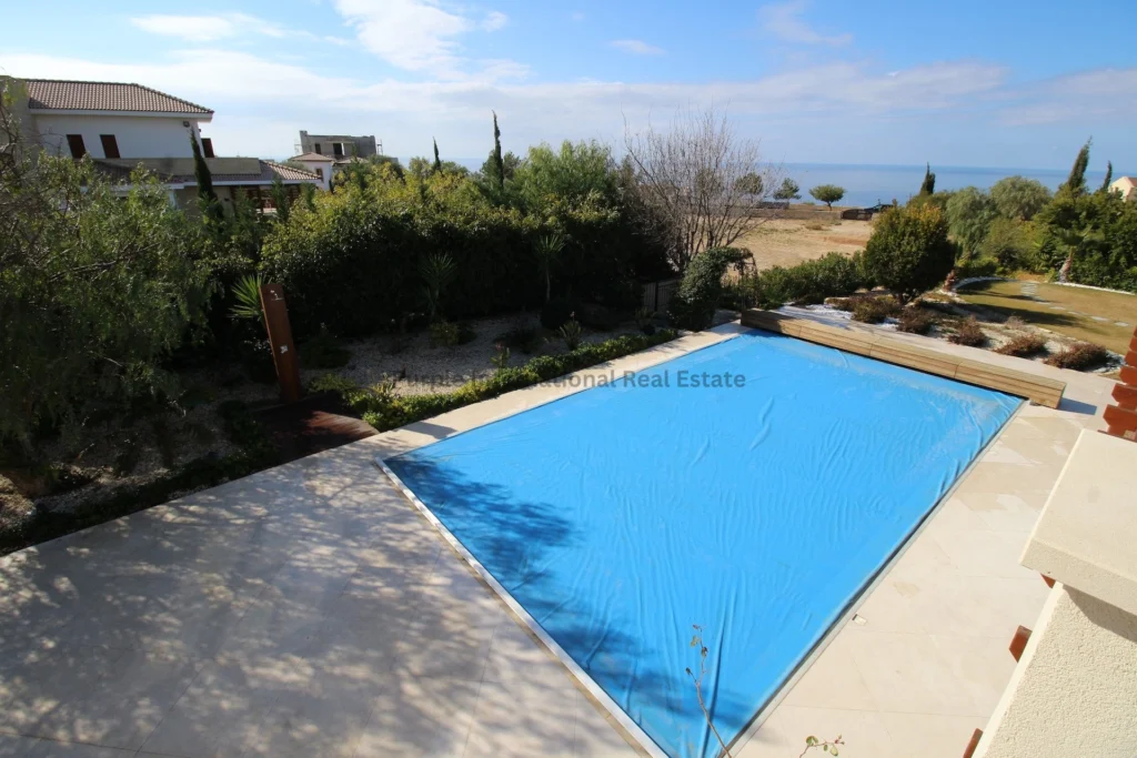 400m² House for Sale in Aphrodite Hills, Paphos District