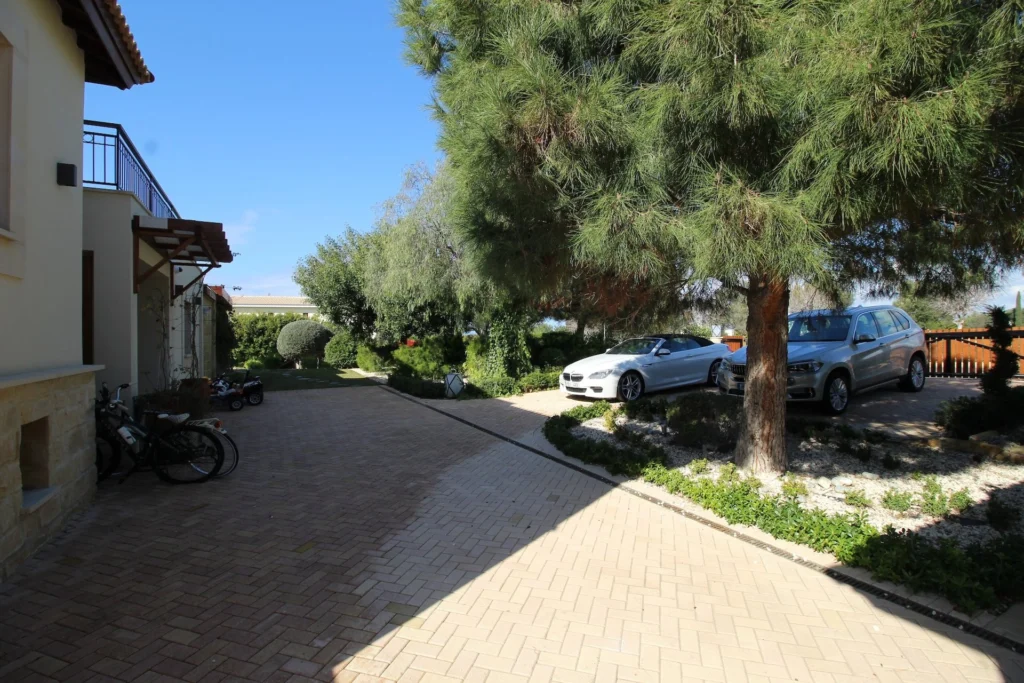 400m² House for Sale in Aphrodite Hills, Paphos District