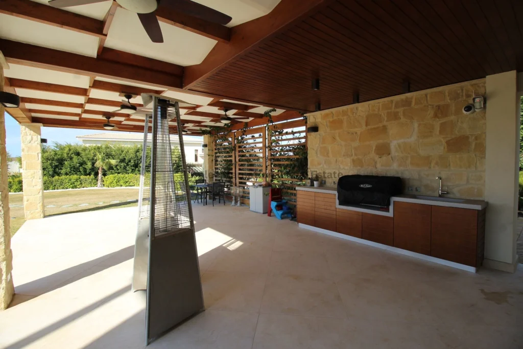 400m² House for Sale in Aphrodite Hills, Paphos District