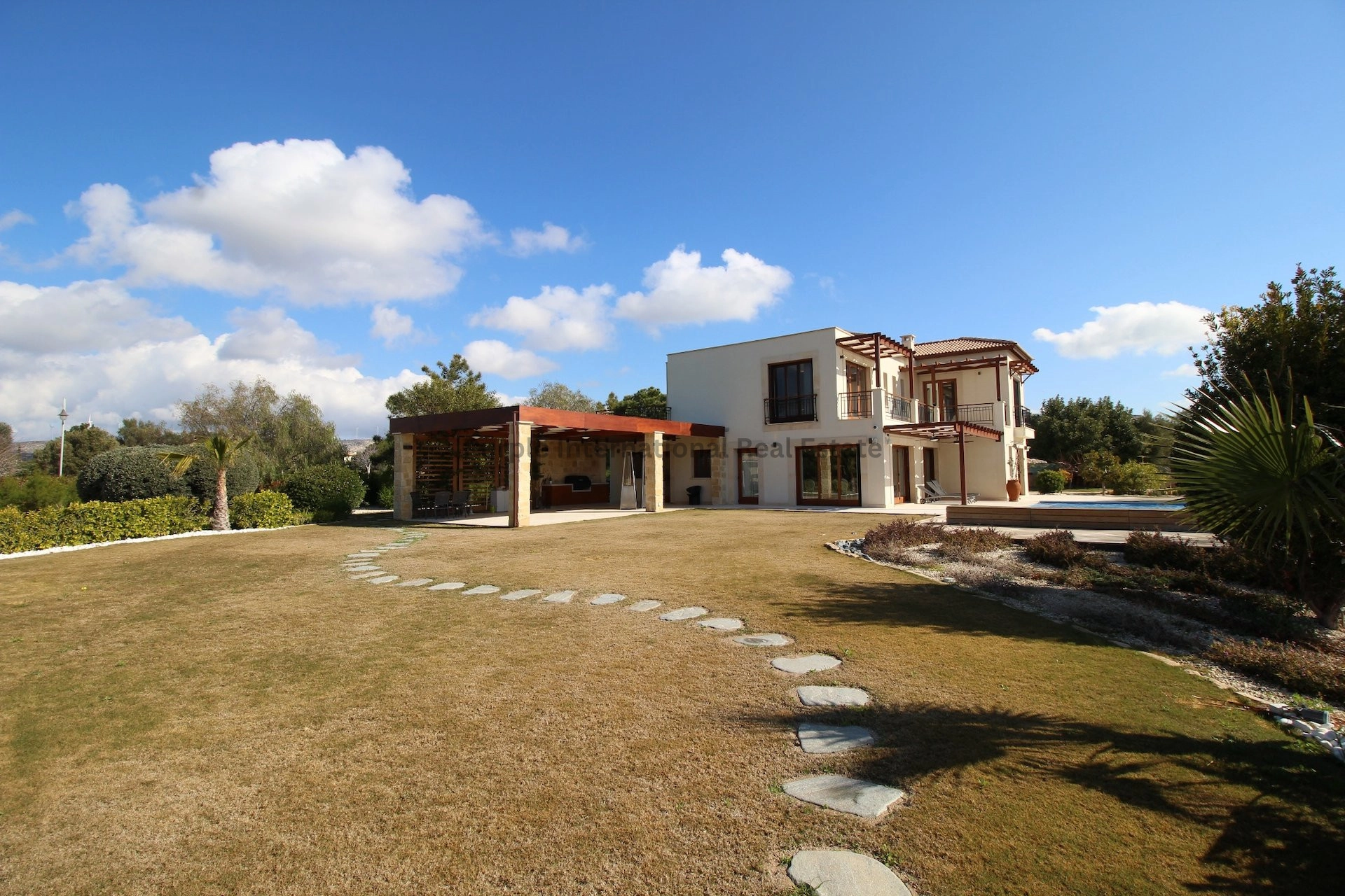 400m² House for Sale in Aphrodite Hills, Paphos District