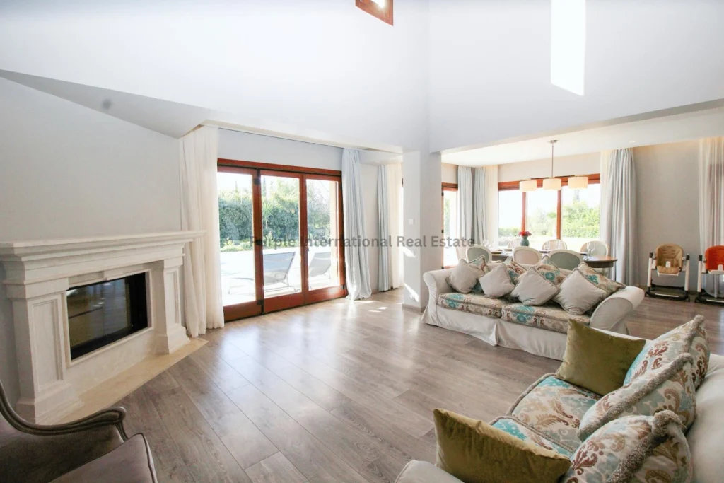 400m² House for Sale in Aphrodite Hills, Paphos District