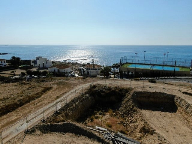 5 Bedroom House for Sale in Kissonerga, Paphos District