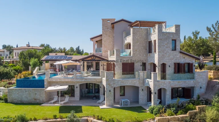 532m² House for Sale in Aphrodite Hills, Paphos District