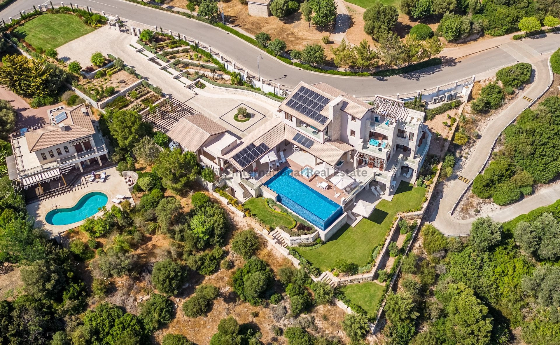 532m² House for Sale in Aphrodite Hills, Paphos District