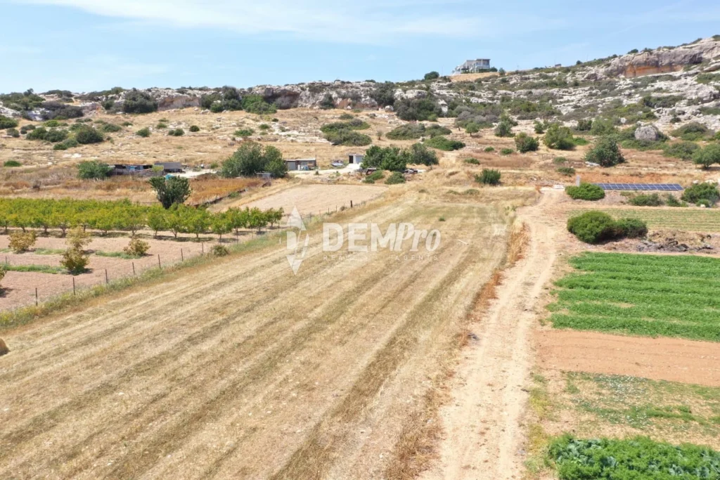 3,670m² Plot for Sale in Peyia, Paphos District