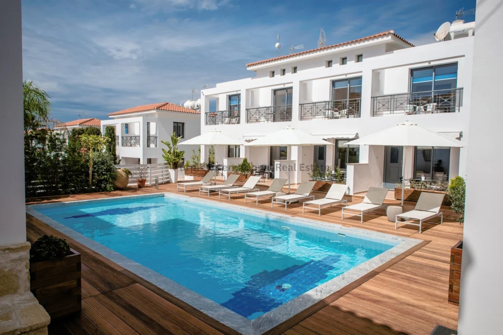 1381m² Building for Sale in Kissonerga, Paphos District