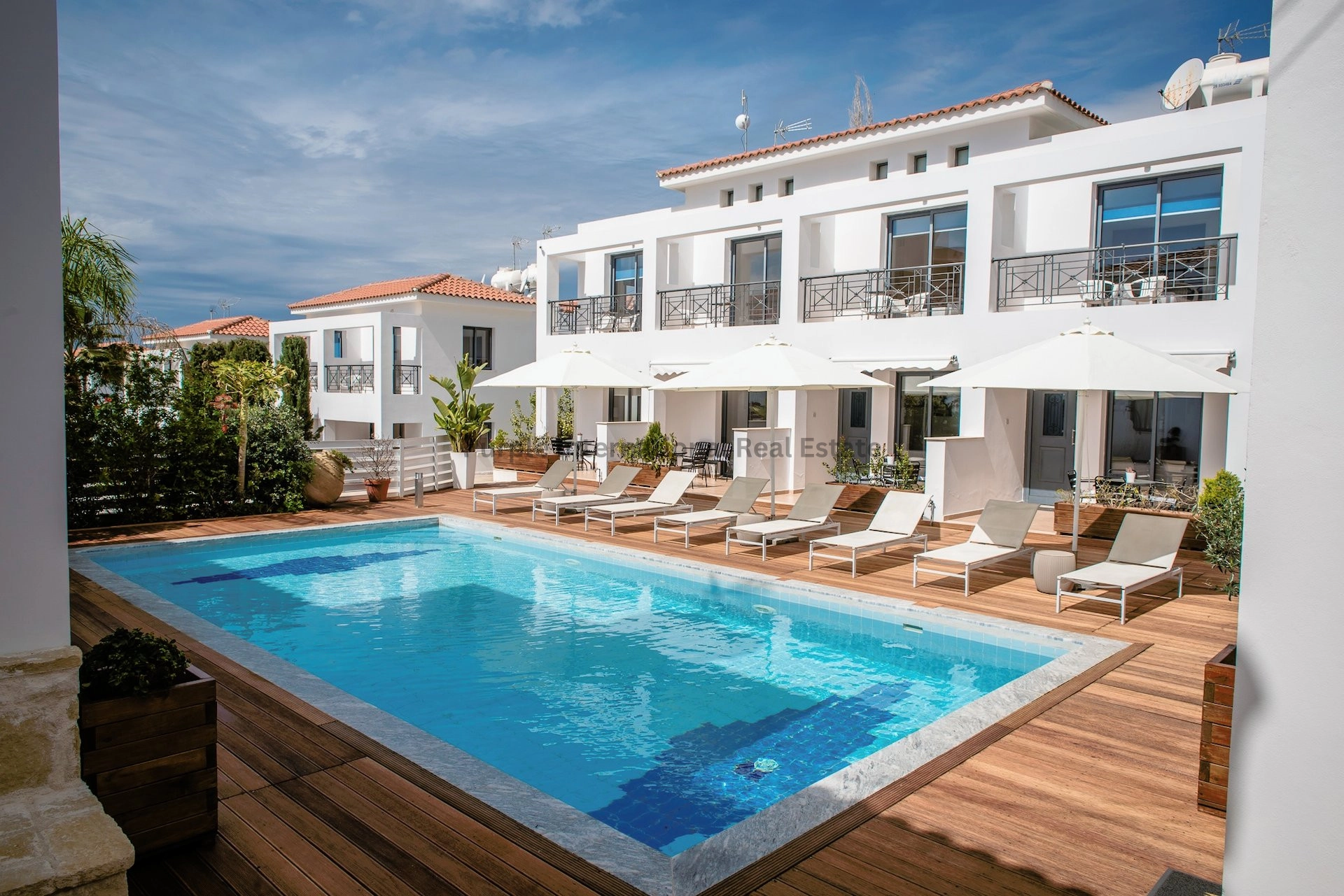 1381m² Building for Sale in Kissonerga, Paphos District