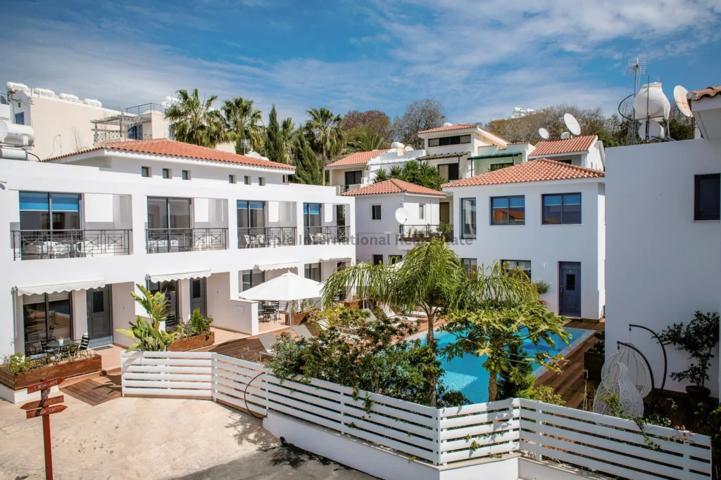 1381m² Building for Sale in Kissonerga, Paphos District