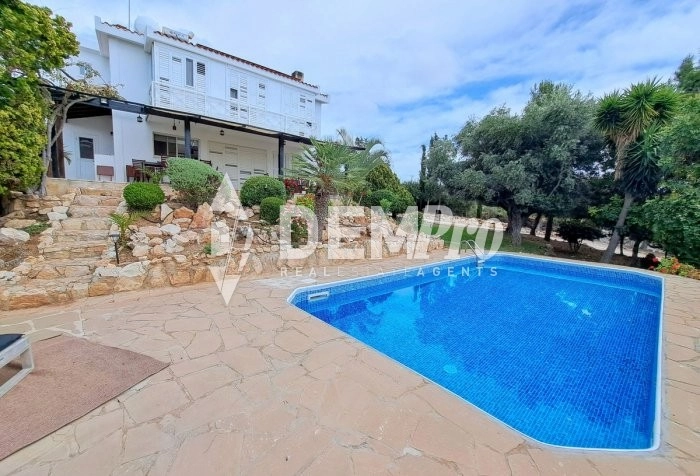 3 Bedroom House for Sale in Peyia, Paphos District