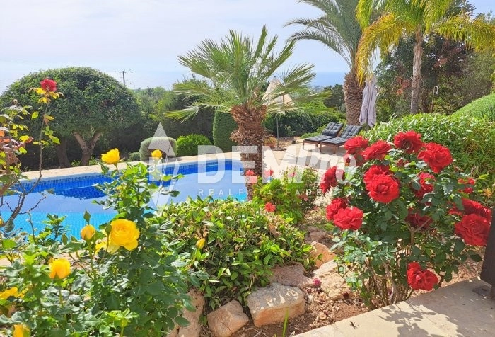 3 Bedroom House for Sale in Peyia, Paphos District