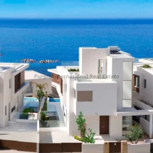 5 Bedroom House for Sale in Kissonerga, Paphos District