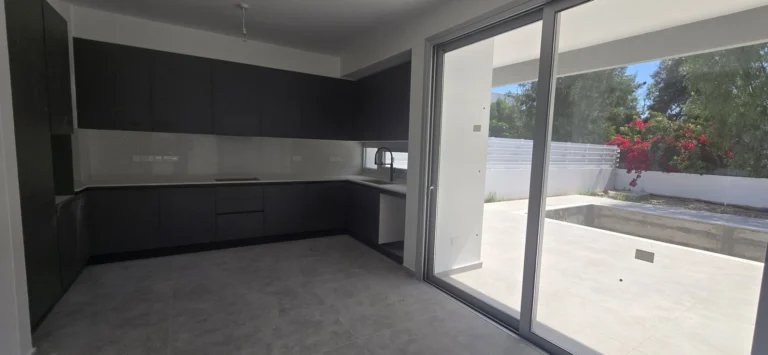 Cheap Houses and Villas for Sale Larnaca up to 700000 euro