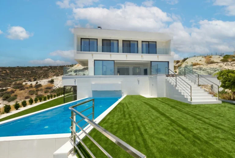6+ Bedroom House for Sale in Agios Tychonas, Limassol District