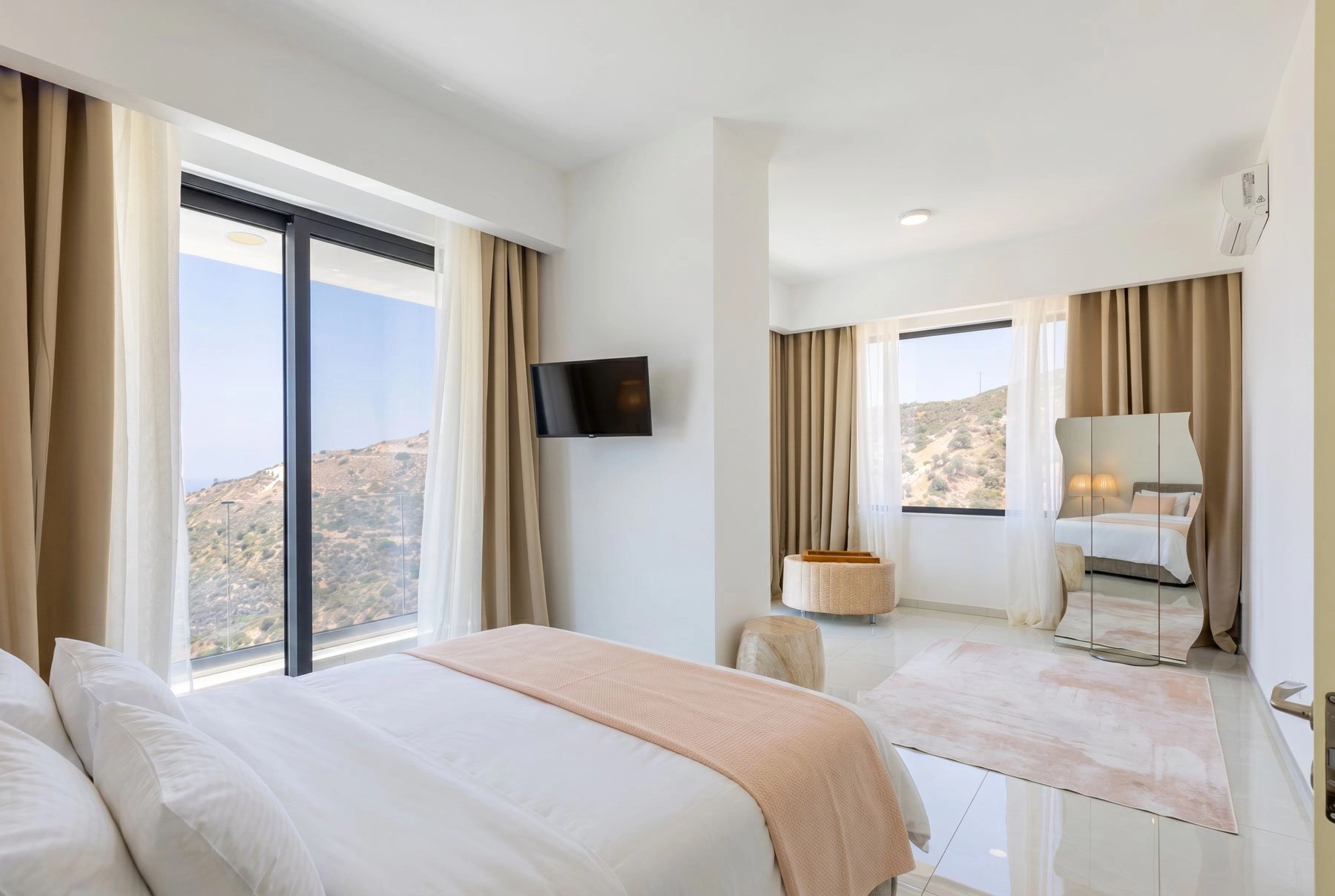 6+ Bedroom House for Sale in Agios Tychonas, Limassol District