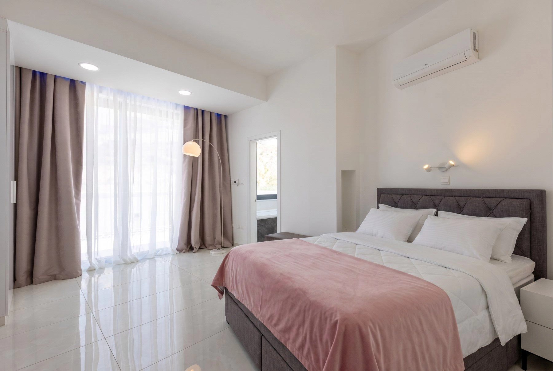 6+ Bedroom House for Sale in Agios Tychonas, Limassol District