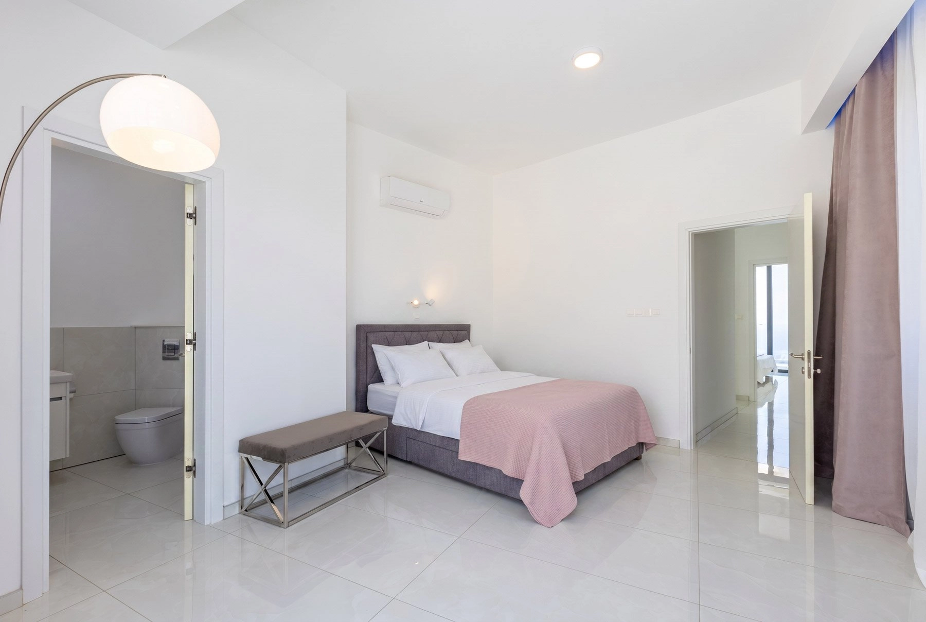 6+ Bedroom House for Sale in Agios Tychonas, Limassol District