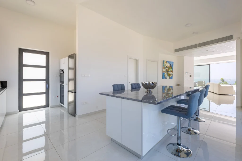 6+ Bedroom House for Sale in Agios Tychonas, Limassol District