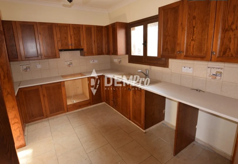 Cheap Houses and Villas for Sale Paphos up to 300000 euro