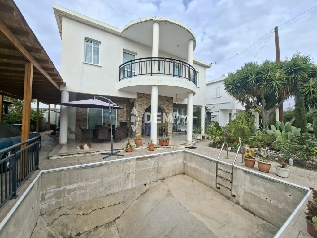 4 Bedroom House for Sale in Kato Paphos