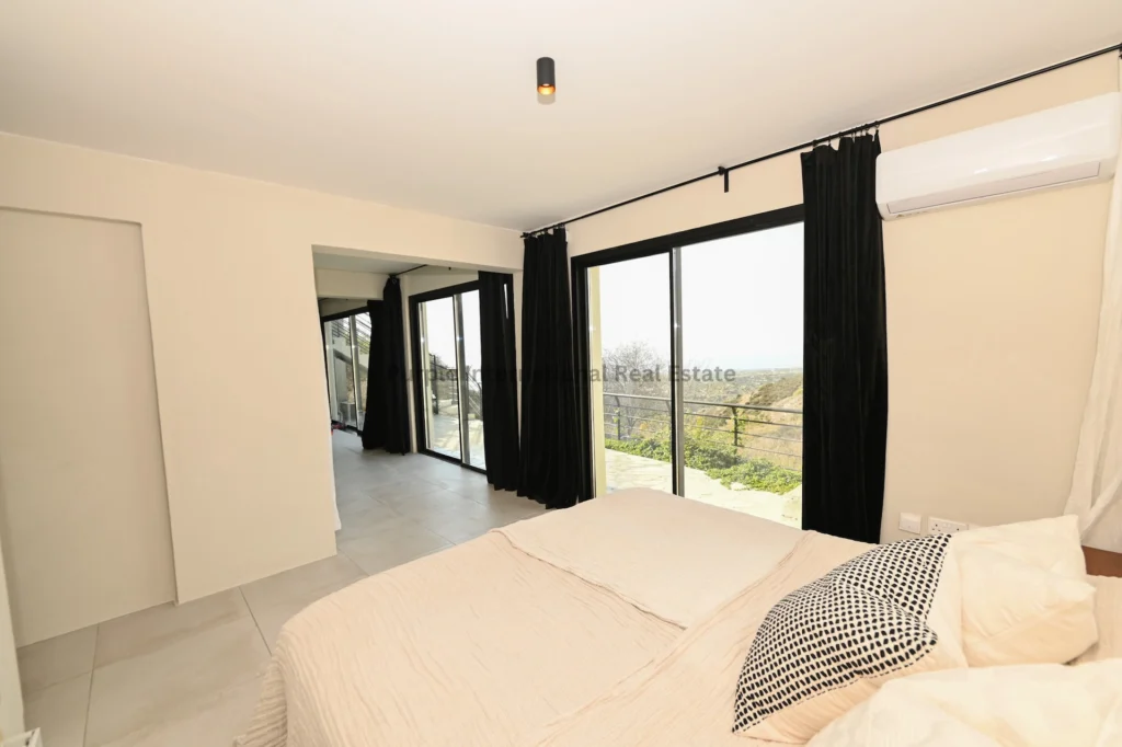 5 Bedroom House for Sale in Tsada, Paphos District