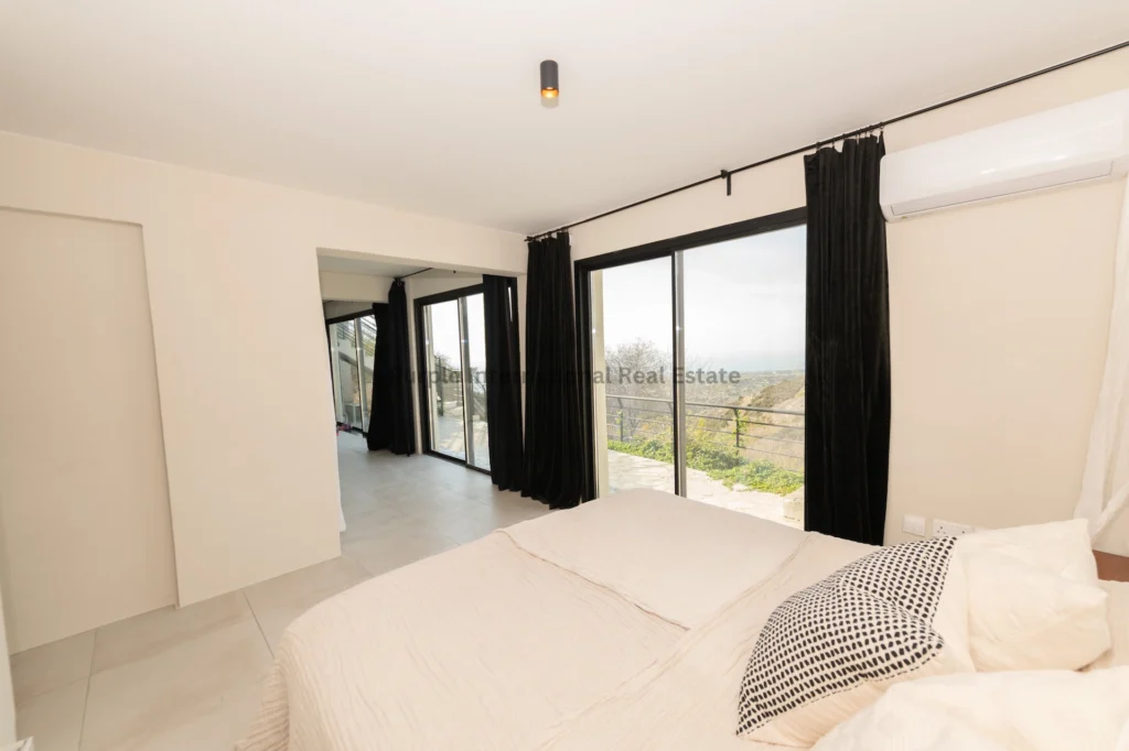 5 Bedroom House for Sale in Tsada, Paphos District