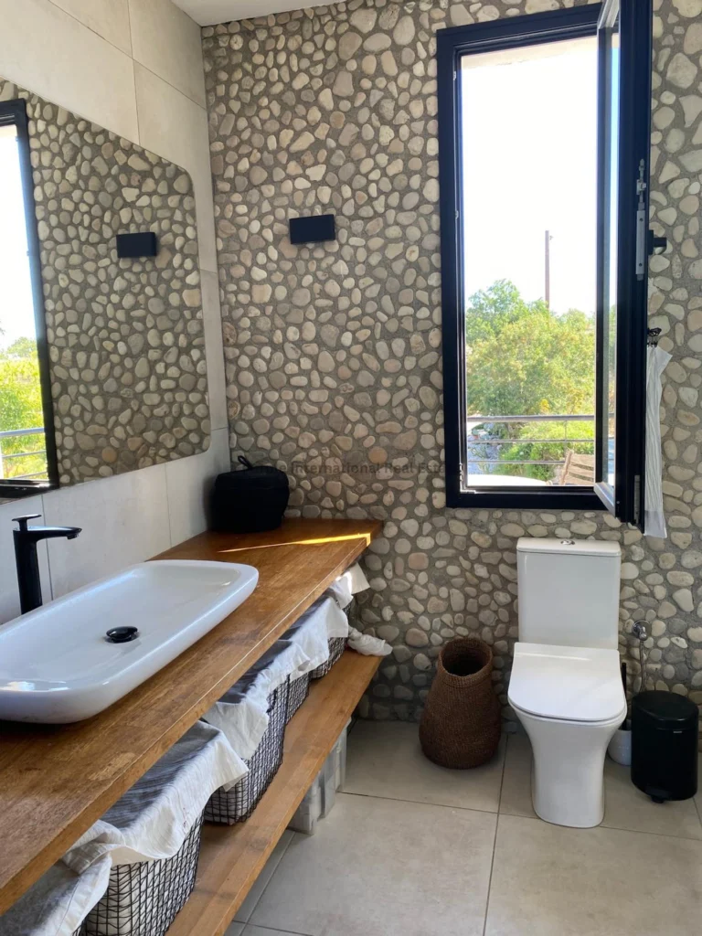 5 Bedroom House for Sale in Tsada, Paphos District