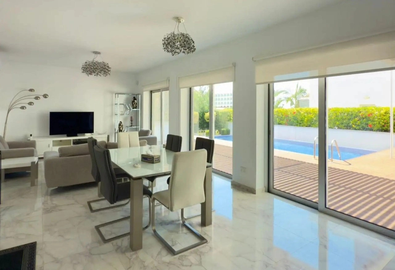 6+ Bedroom House for Sale in Geroskipou, Paphos District