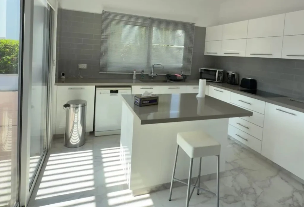 6+ Bedroom House for Sale in Geroskipou, Paphos District