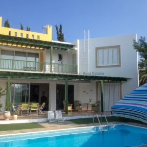 3 Bedroom House for Sale in Pervolia Larnacas