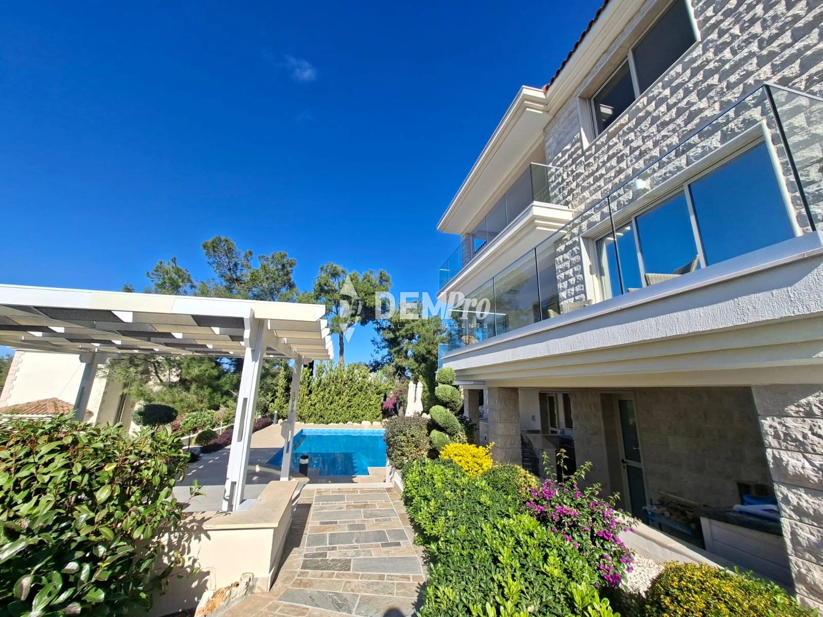 3 Bedroom House for Sale in Argaka, Paphos District