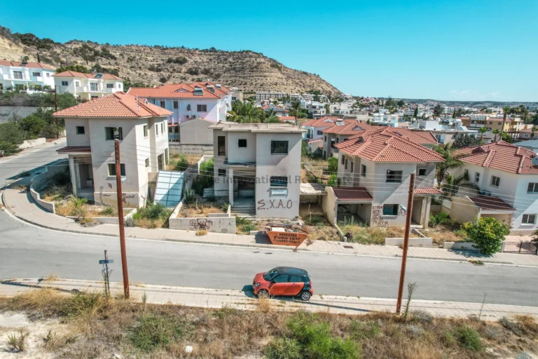 Cheap Houses and Villas for Sale Larnaca up to 300000 euro