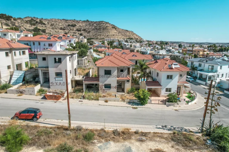 Cheap Houses and Villas for Sale Larnaca up to 300000 euro