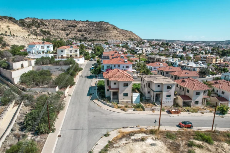 Cheap Houses and Villas for Sale Larnaca up to 300000 euro