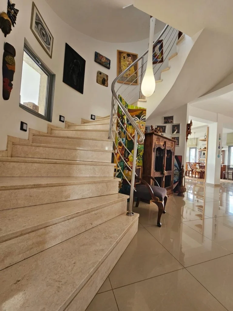 6+ Bedroom House for Sale in Konia, Paphos District