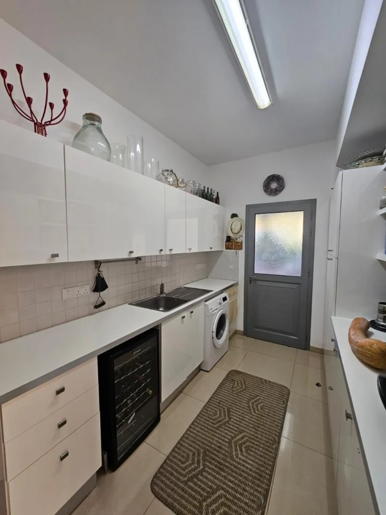 6+ Bedroom House for Sale in Konia, Paphos District