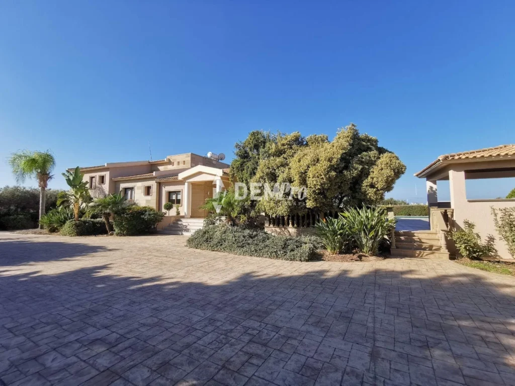 4 Bedroom House for Sale in Paphos – Emba