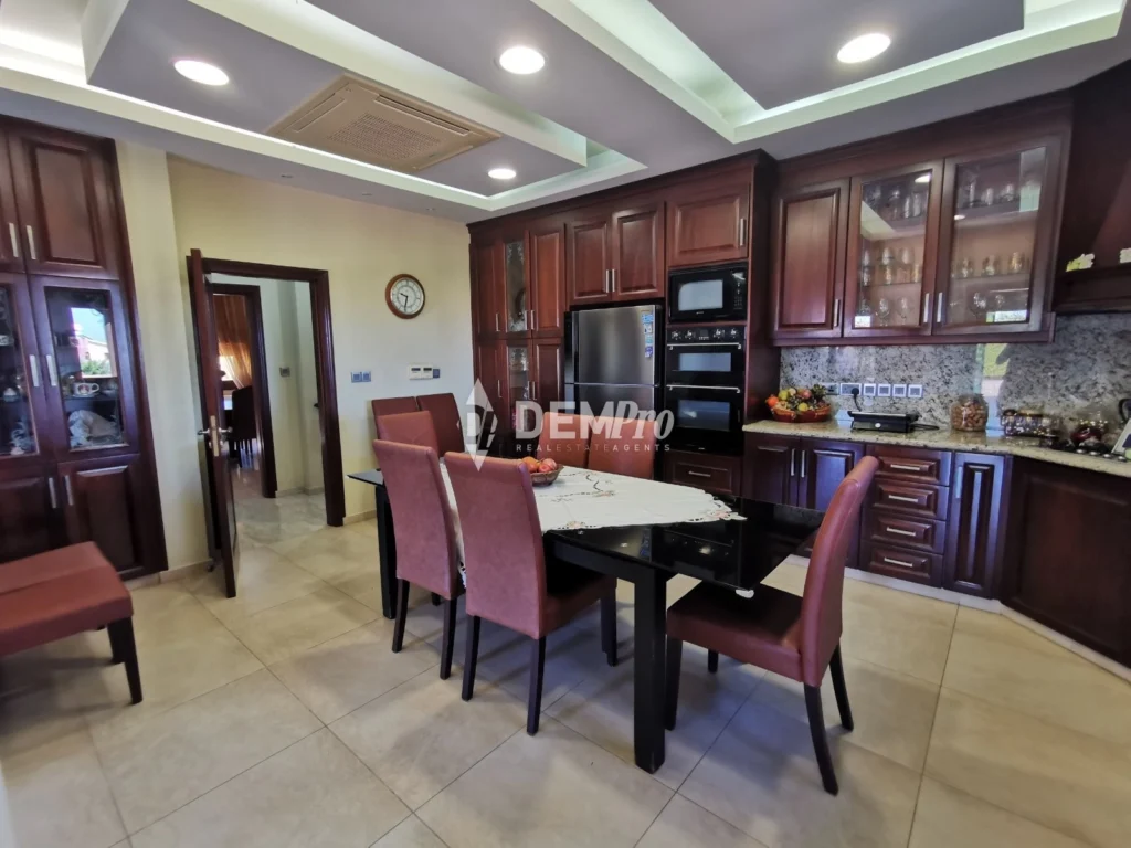 4 Bedroom House for Sale in Paphos – Emba