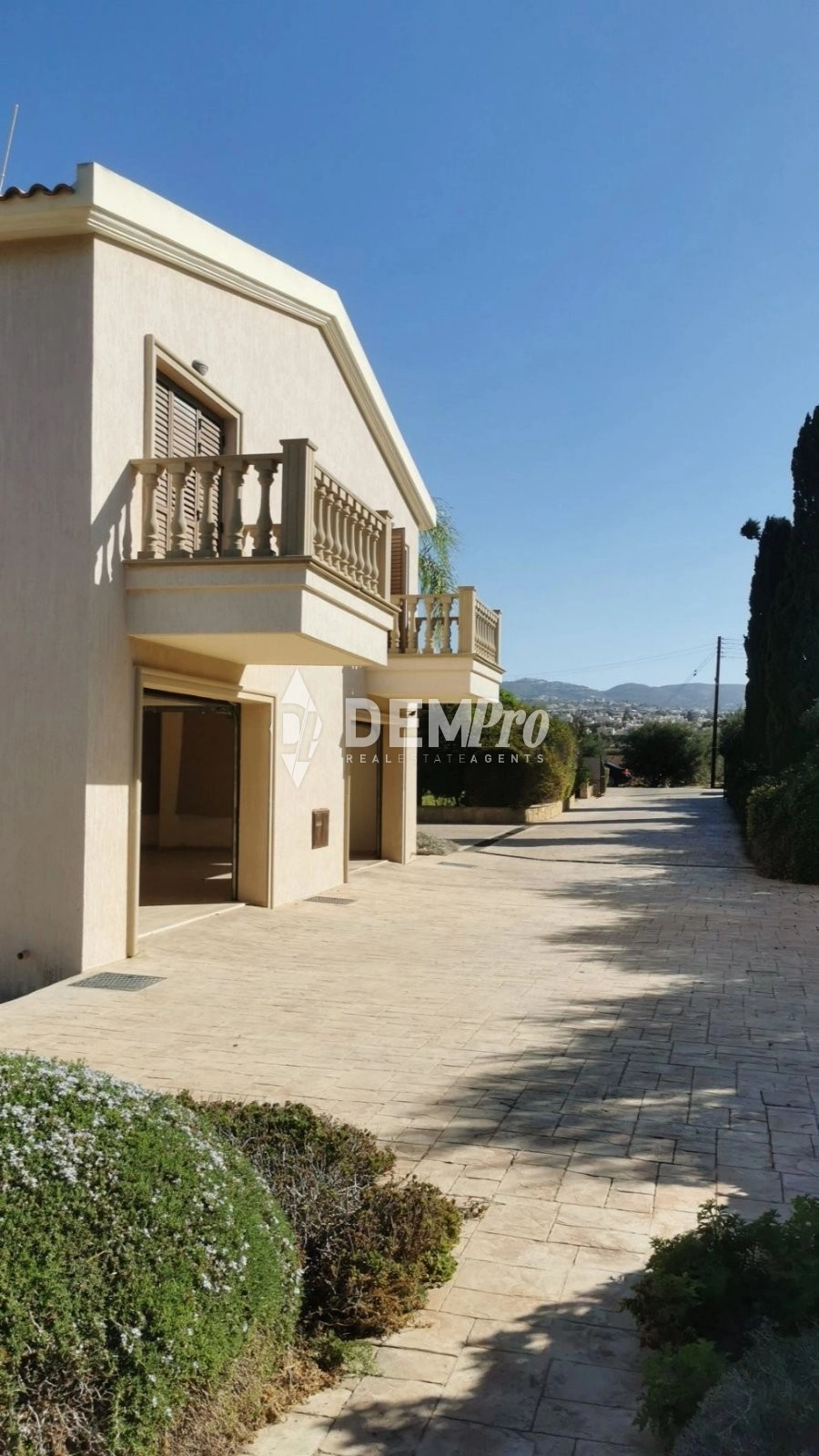 4 Bedroom House for Sale in Paphos – Emba