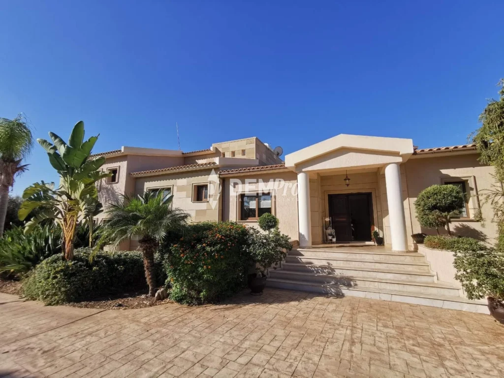 4 Bedroom House for Sale in Paphos – Emba