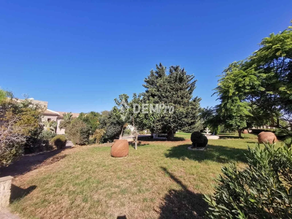 4 Bedroom House for Sale in Paphos – Emba